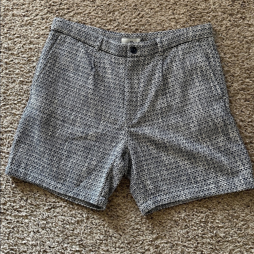 H&M relaxed fit blue and white textured shorts - 6.5”